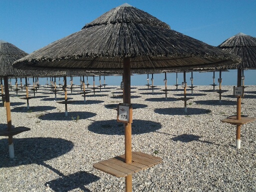 Grece- Vers Xylokastro plage parasol